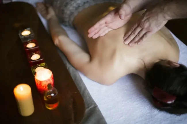 dlaczego-warto-skorzystac-z-usug-salonu-masazu-tantrycznego-1200×628