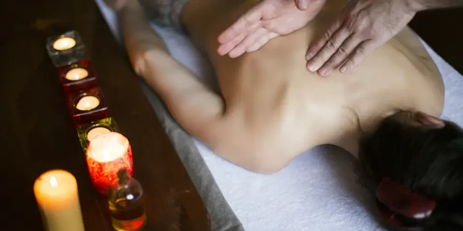 dlaczego-warto-skorzystac-z-usug-salonu-masazu-tantrycznego-1200×628
